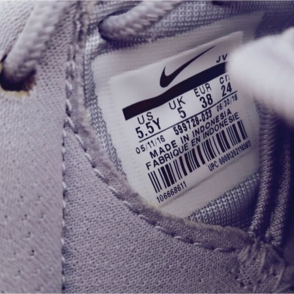 NIKE "ROSHE ONE" Wolf Grey Runners/ Sneakers - Picture 5 of 16